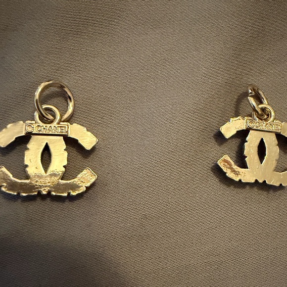 Chanel Pearl Zipper Pull - Picture 2 of 2